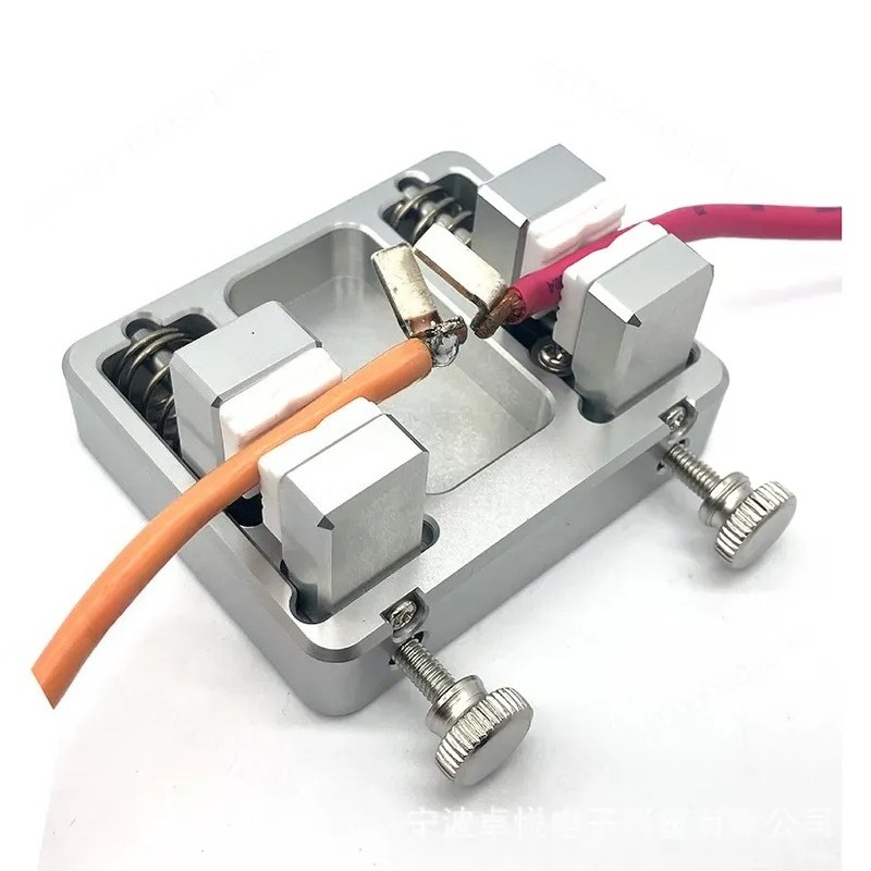 Diy Electronics Table - طاولة لحام لتركيب لوحات الدوائر الإلكترونية